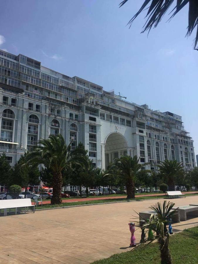 באטומי Apartment In Hotel Magnolia מראה חיצוני תמונה